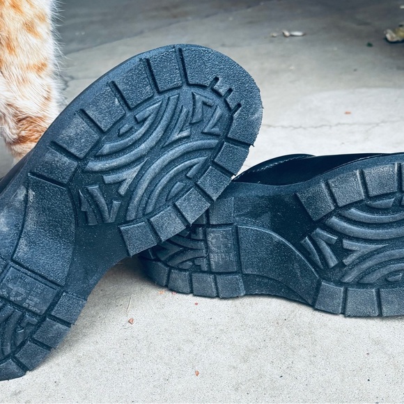 DOC MARTENS PLATFORM SANDAL ie. CLOG - Picture 3 of 5